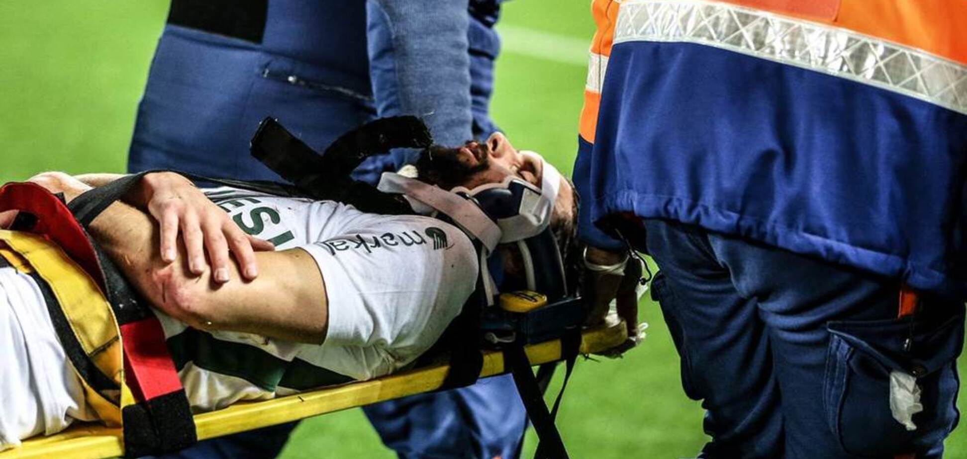 Коліном у голову: моторошна травма футболіста шокувала мережу