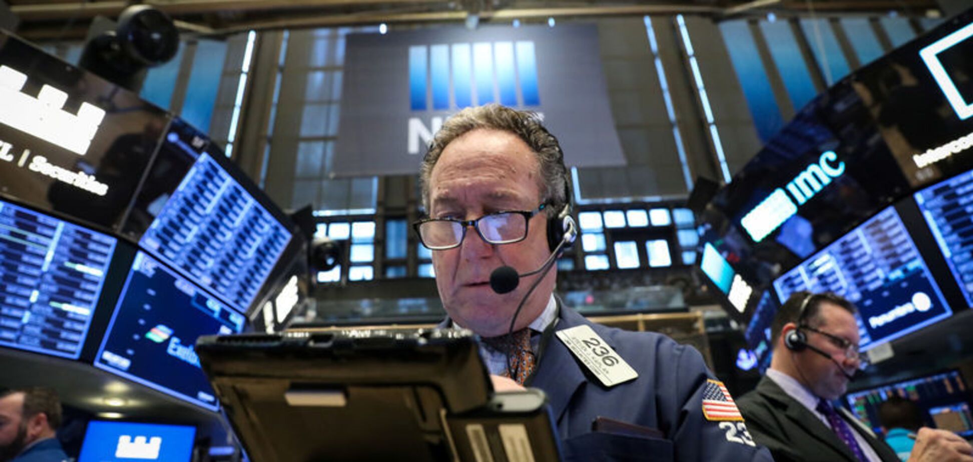 ''Накрыла паника'': в США обвалились фондовые рынки