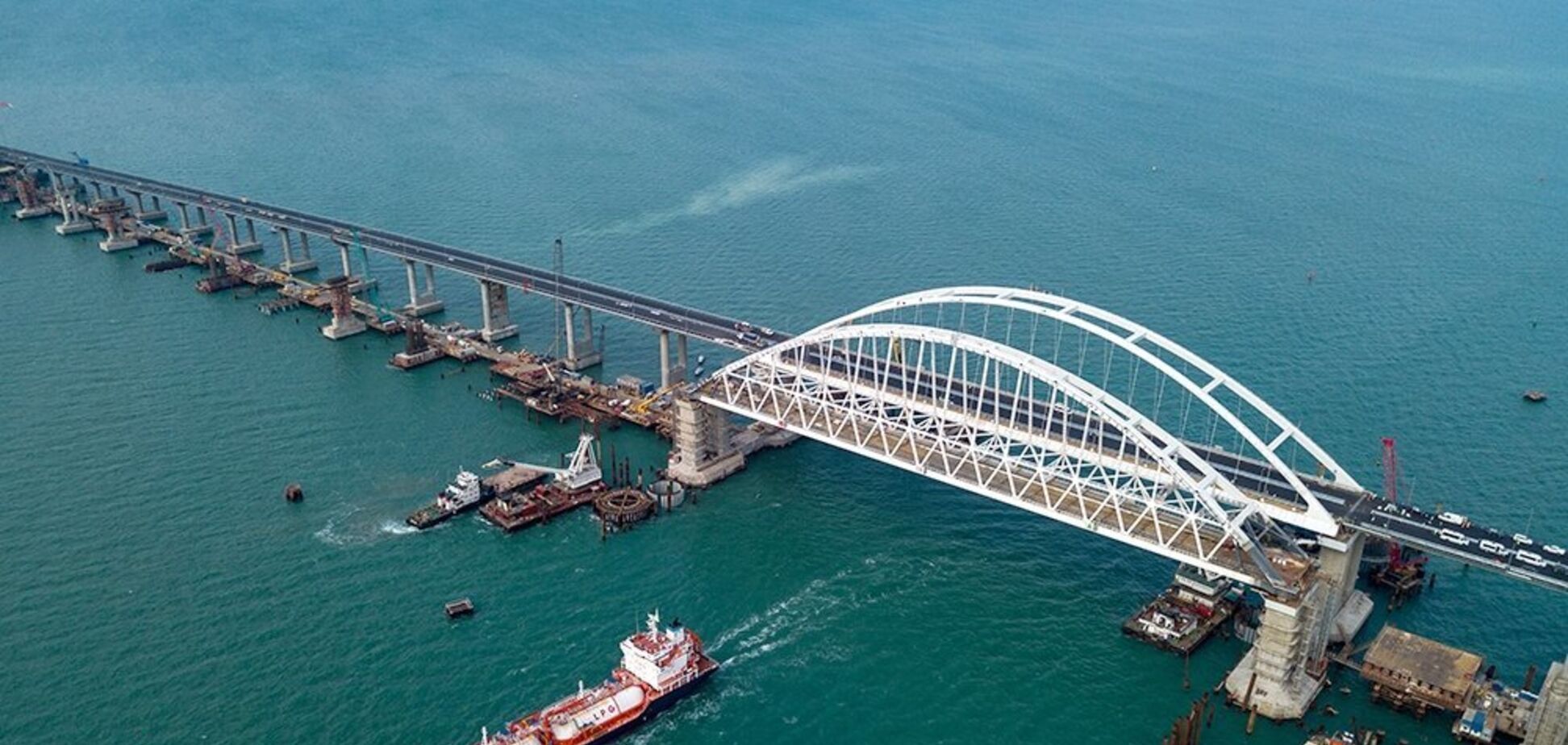 ''Зсуви тривають'': у Кабміні уточнили катастрофічні прогнози щодо Кримського мосту