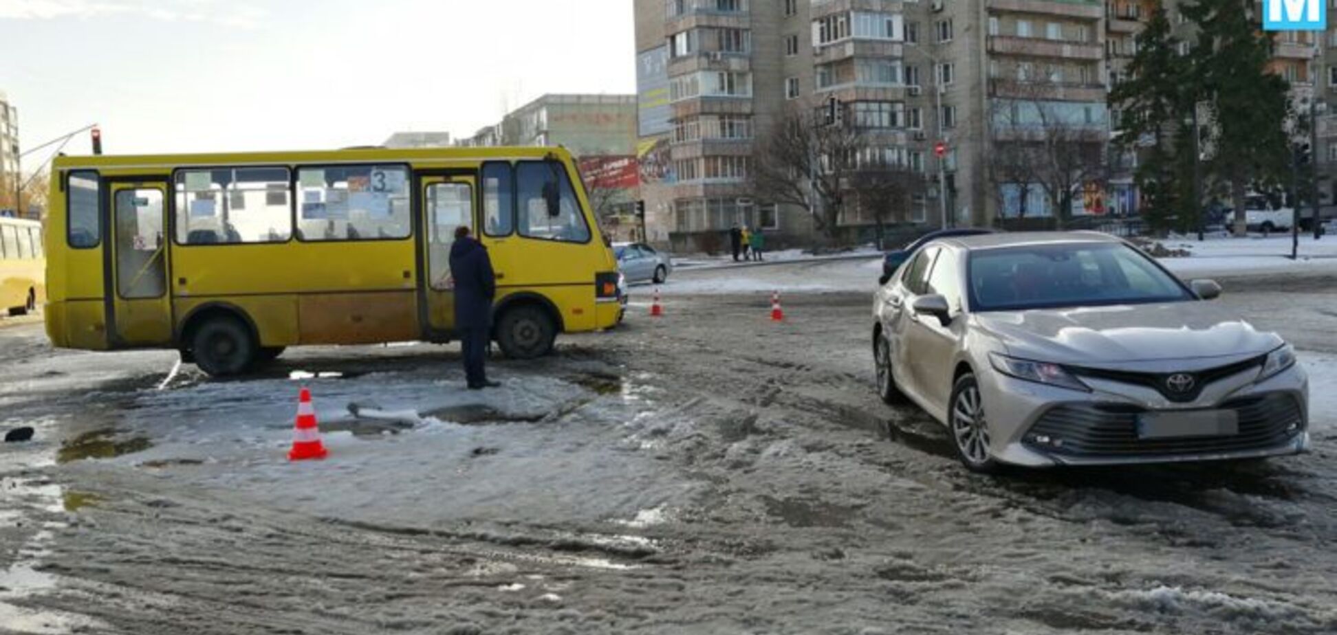В Запорожской области произошло ДТП при участии легковушки и маршрутки 