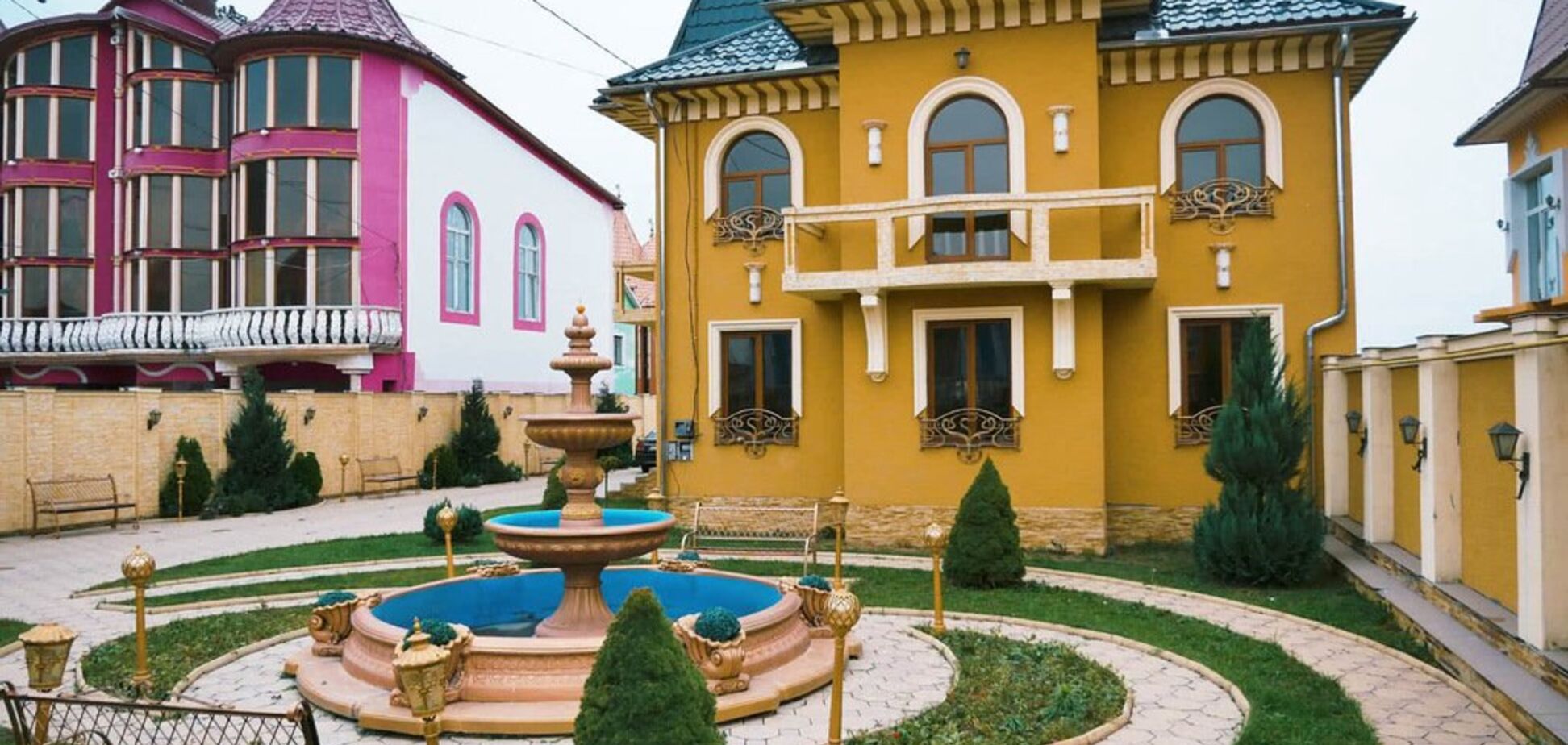 Московские доллары и тоска по Януковичу: как живут ромы-миллионеры на Закарпатье