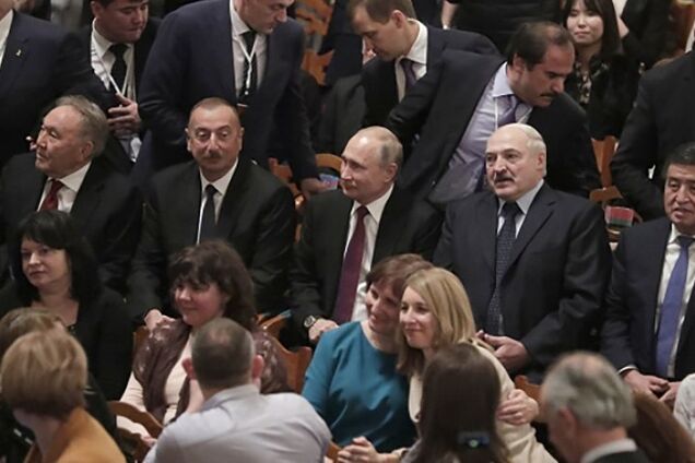 ''Интимно убеждал'': в сети показали продолжение громкой ссоры Путина и Лукашенко