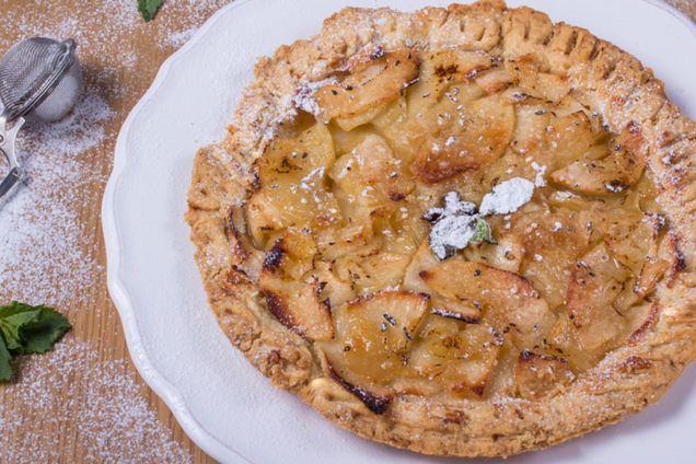 ''Неможливо зіпсувати'': відомий кулінар поділився простим рецептом яблучного тарта