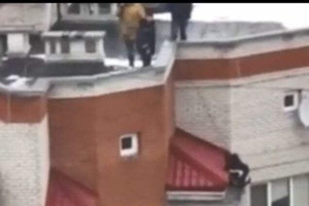 Под Киевом школьница пыталась покончить с собой: опубликовано видео 