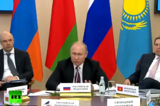 ''Хотим газ по $70'': Лукашенко устроил жаркий спор с Путиным