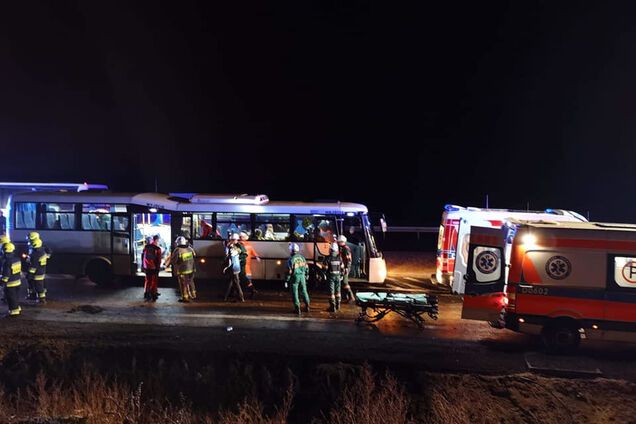 В Польше перевернулся пассажирский автобус: десятки пострадавших