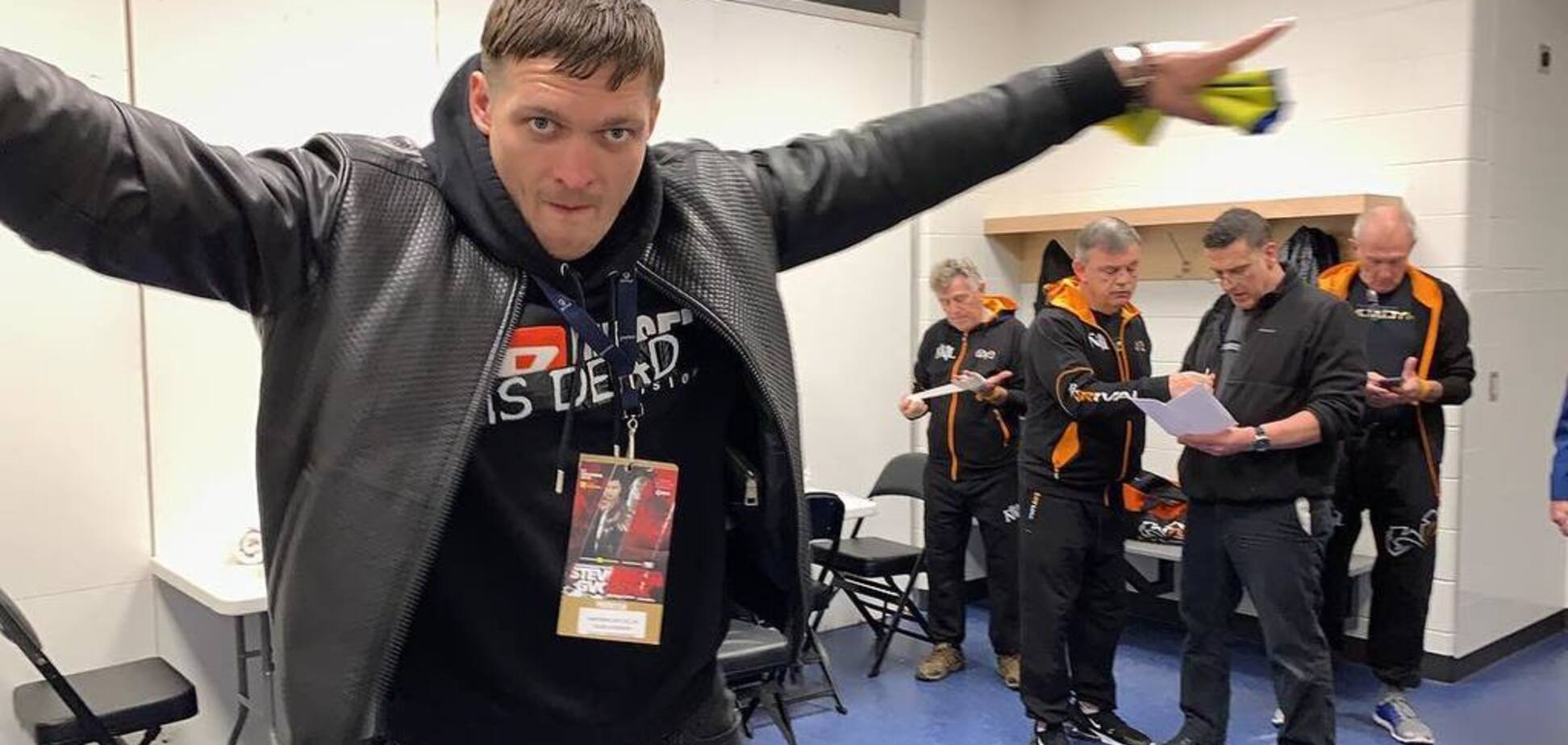 Усик отжег на взвешивании Ломаченко