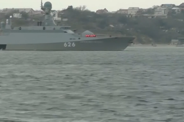 Росія перекинула до Криму бойовий корабель: з'явилося відео