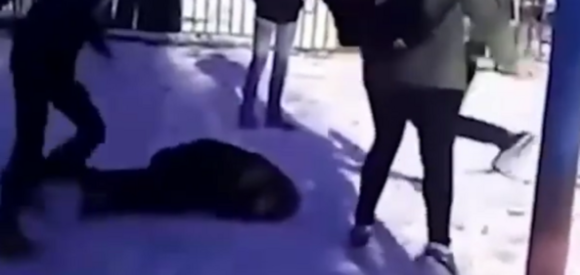 Стрибали на голові: в Росії підлітки забили до напівсмерті школяра. Відео (18+)