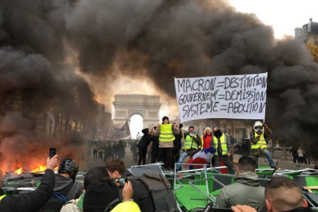 У Парижі почалися масові зіткнення: близько 1000 затриманих. Всі подробиці