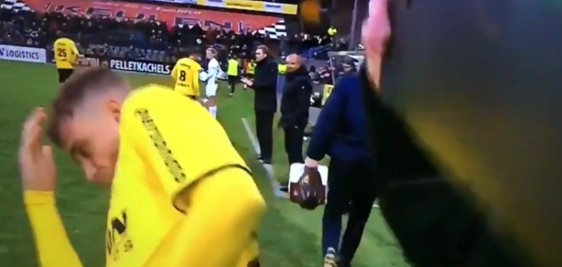 У Голландії арбітр вдарив футболіста табло по голові