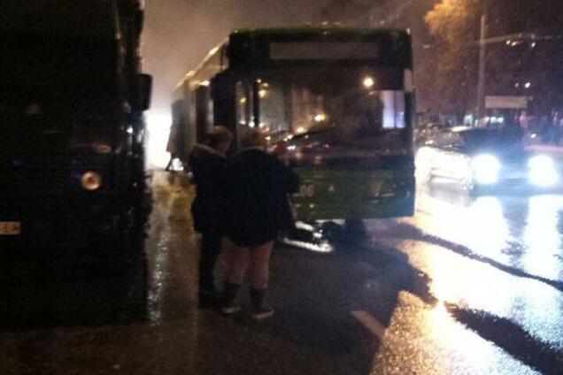 В Харькове на ходу загорелся троллейбус: фото