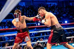 Украинец нокаутом сенсационно выиграл чемпионский пояс