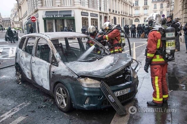 Под флагами ''ДНР'' и ФСБ: СБУ раскрыла организаторов беспорядков во Франции