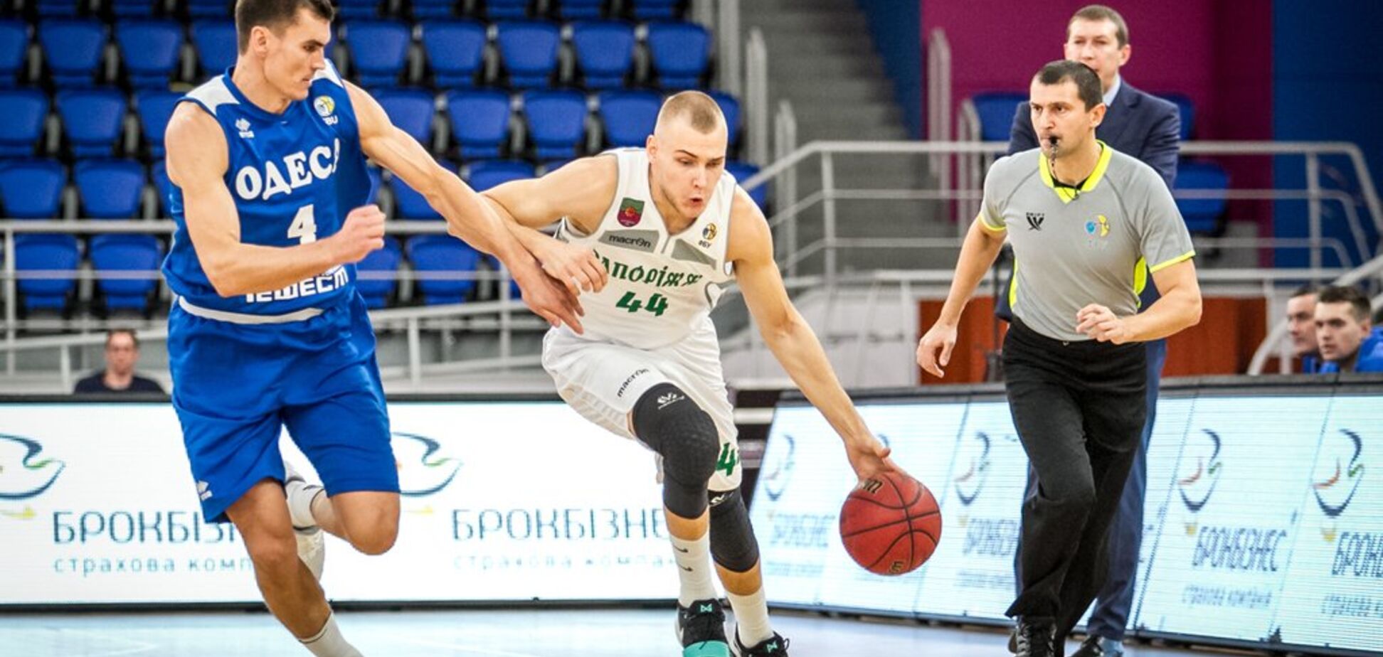 Лідер добув важку перемогу в Суперлізі Парі-Матч