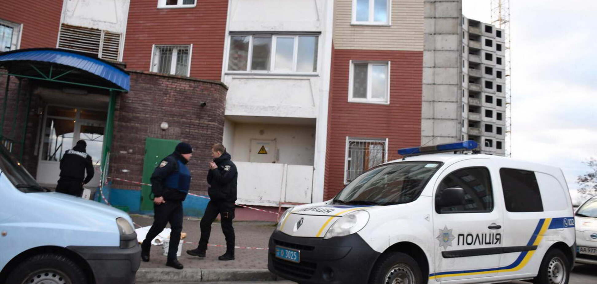 Выбросили на улицу: появились жуткие подробности 'самоубийства' в Киеве