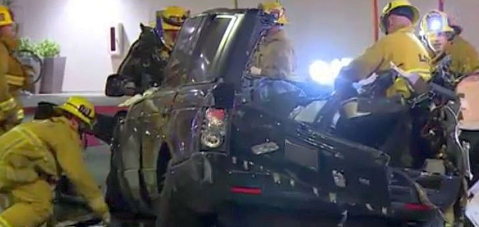 У США в жахливій автокатастрофі розбився відомий баскетболіст: фото ДТП