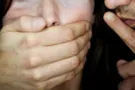 Начал внезапно душить: в Киеве неизвестный напал на женщину