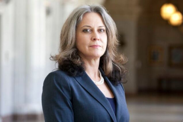 Так и умирают на своем посту, обложившись брильянтами и слитками