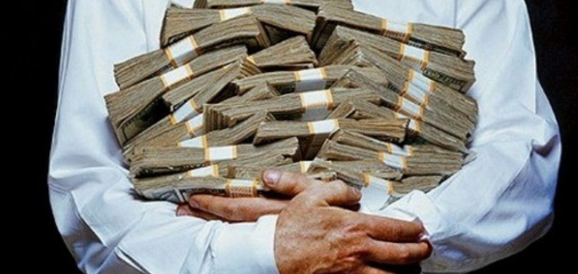 Премии до 19 млн: озвучены надбавки к зарплатам чиновников Украины