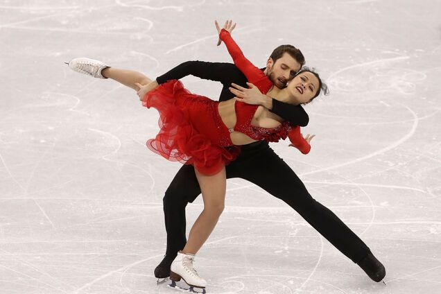 Зимові Олімпійські ігри 2018: з корейської фігуристки під час виступу злетів топ - опубліковано відео курйозу