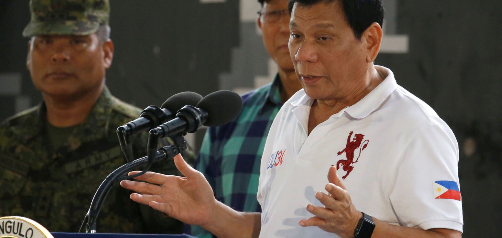 Скандальний президент Філіппін закликав прострілювати жінкам вагіни