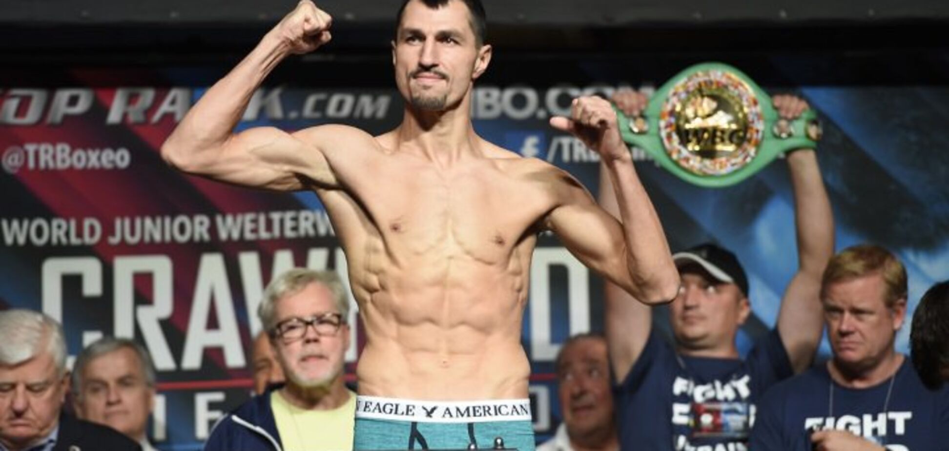 Чемпионский бой известного украинского боксера в США отменен: названа причина