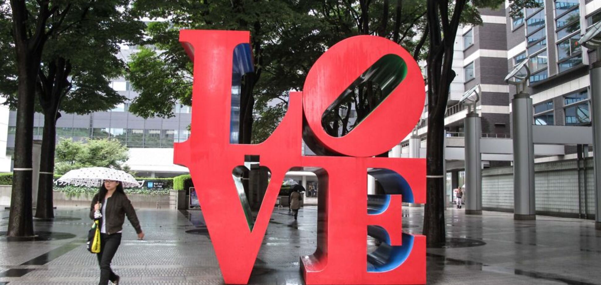 Скульптура любви Shinjuku в Токио