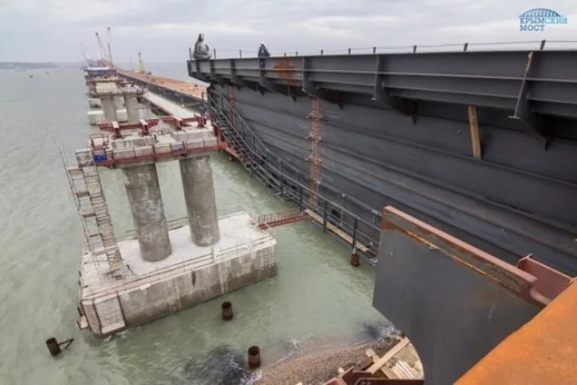 Первая ласточка: Керченский мост начал проседать