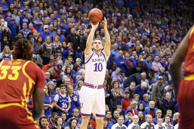 Защитник сборной Украины помог своей команде одержать тяжелую победу в NCAA