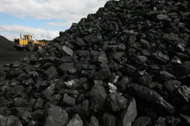 Хто дотягує ціну на вугілля від державних шахт до рівня 'Роттердам+' і на що це впливає? 
