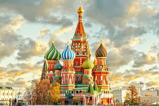 Вначале надо выйти из борделя