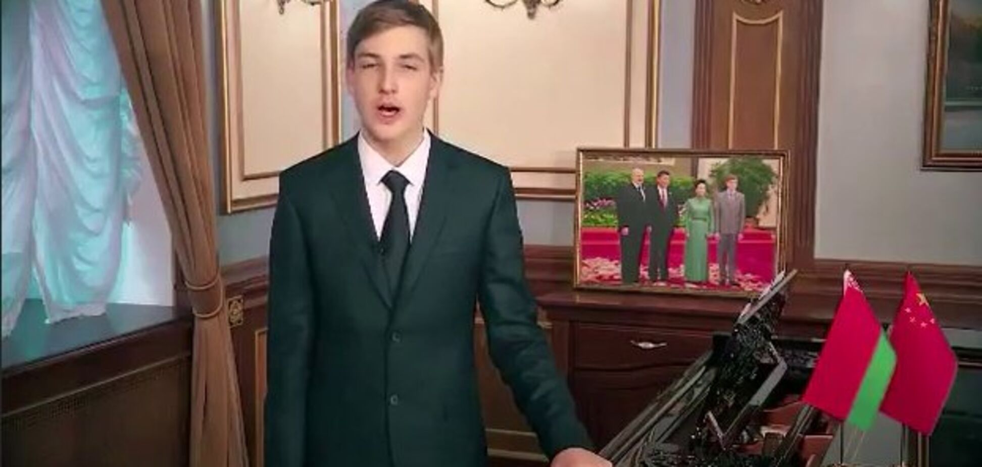 Але китайською: майже дорослий син Лукашенка виступив із першою промовою
