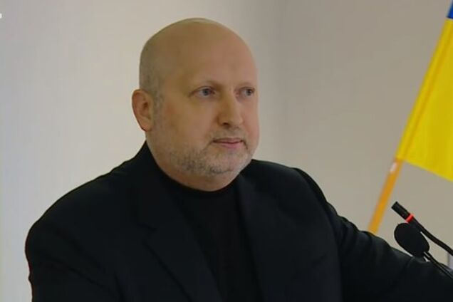 Ожидали 200 тыс. военных: Турчинов объяснил, что помешало Украине отстоять Крым