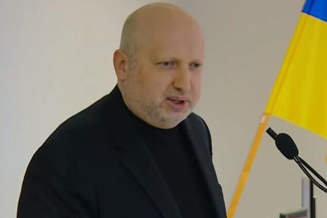 Турчинов пояснил, почему Украина не может объявить России войну