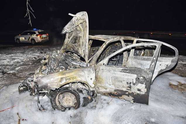 Зіткнулися лоб у лоб: під Києвом сталась вогняна ДТП. Фото аварії