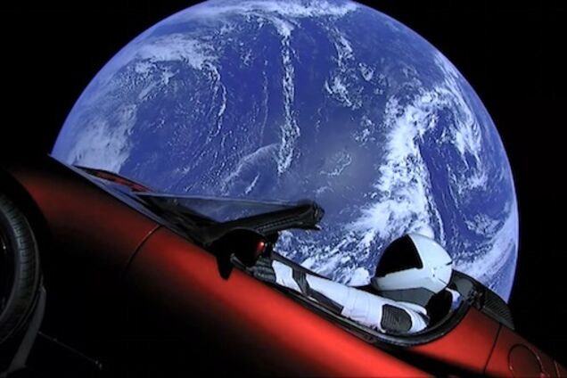 Может упасть на Землю: астрофизики спрогнозировали будущее запущенной в космос Tesla