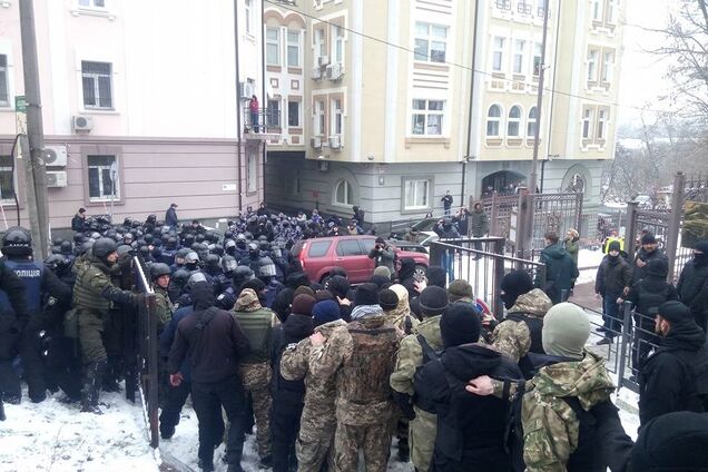 Ранение полицейского возле суда Киева: всплыли детали о личности стрелка