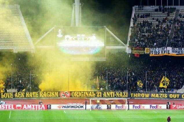 Ультрас АЕКа на матче с 'Динамо' вывесили антиукраинские баннеры: фото