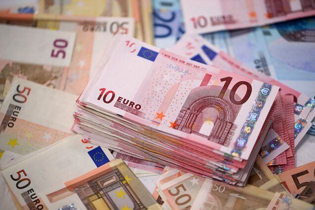 Долар і євро після вихідних подорожчають: оприлюднено курс валют