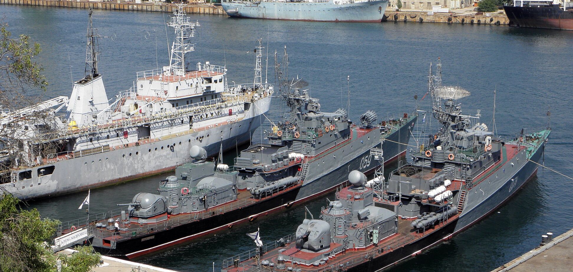 Корабли Украины в Крыму назвали 'хламом': как на самом деле