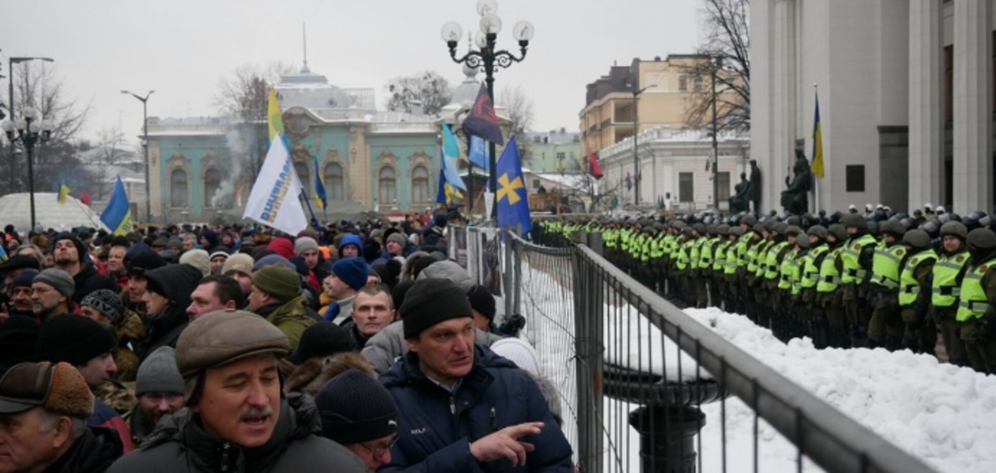 Увидели 'штурм': сторонники Саакашвили устроили бунт под Радой