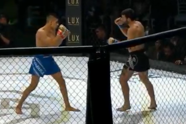 Непобедимый боец ММА 'оторвал' себе ногу во время боя: видео 18+