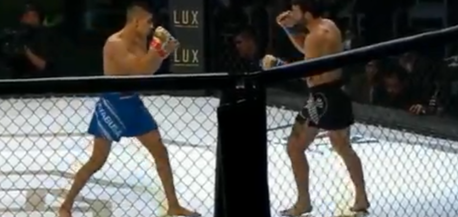 Непобедимый  боец ММА 'оторвал' себе ногу во время боя: видео 18+
