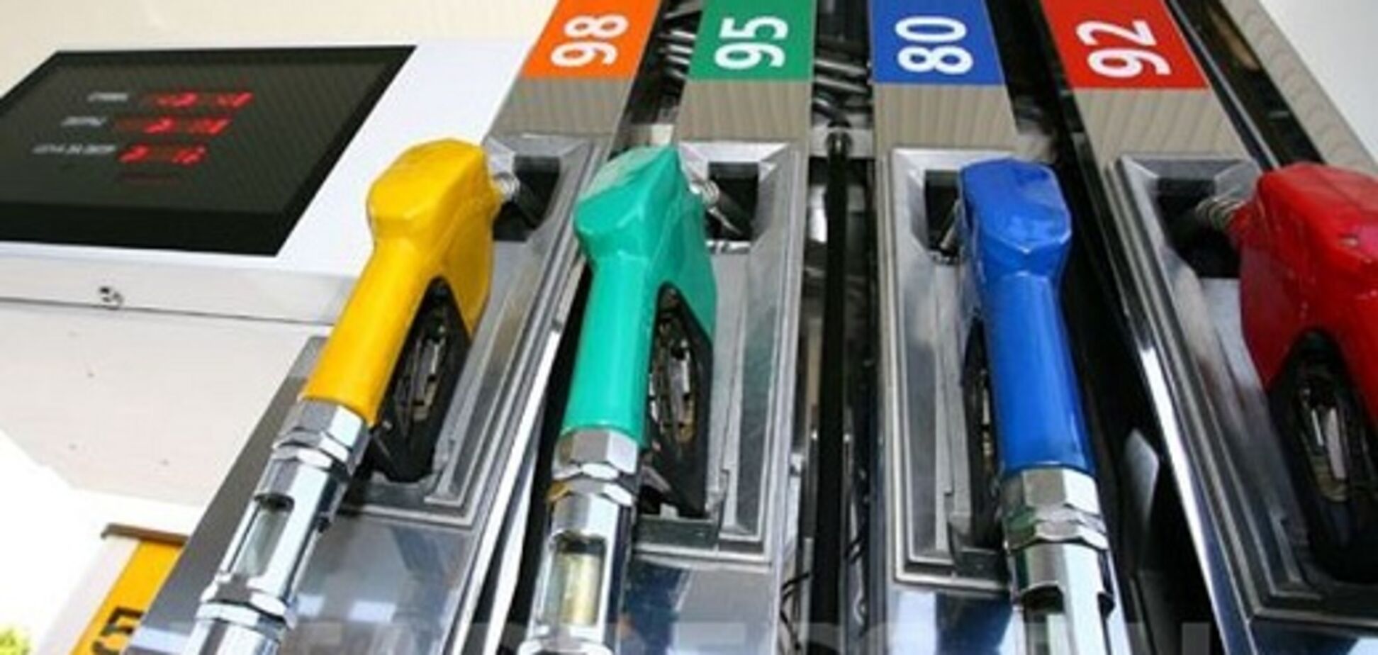 В Україні впали ціни на бензин