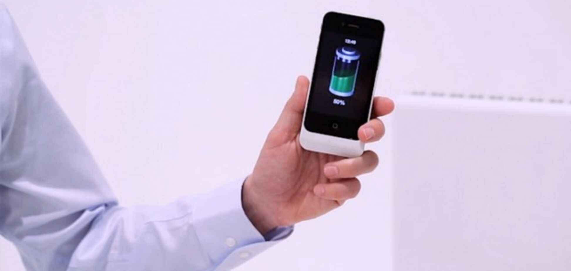 Учені знайшли спосіб заряджати смартфон від повітря
