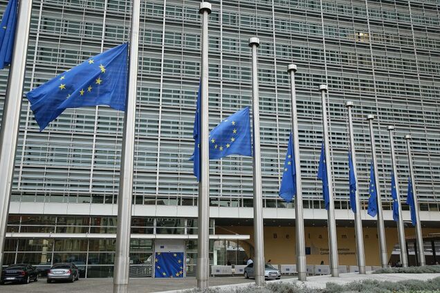 Евросоюз может снять санкции с экс-соратников Януковича: названы имена