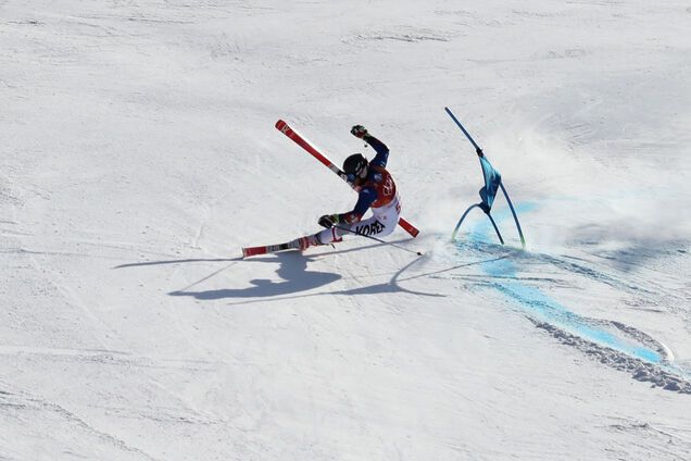 Олімпіада-2018: корейський гірськолижник на шаленій швидкості вилетів із траси, збивши знімальну групу