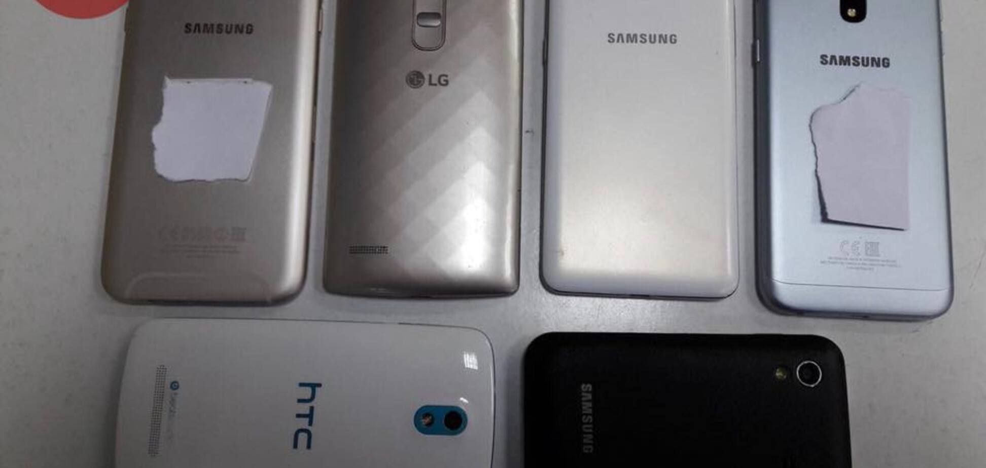 Може, ваш телефон? У Києві в ромів відняли крадене. Фотофакт