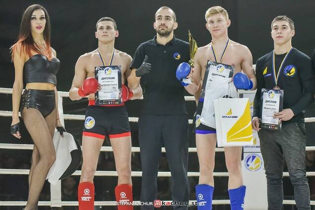 Украинский чемпион 'удушил' соперника за 80 секунд на турнире ММА: опубликовано видео